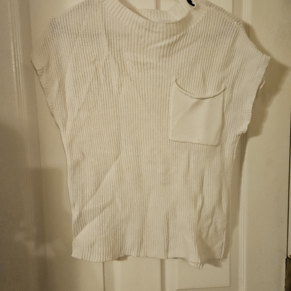 Chic White Knit Women's Tee with Pocket